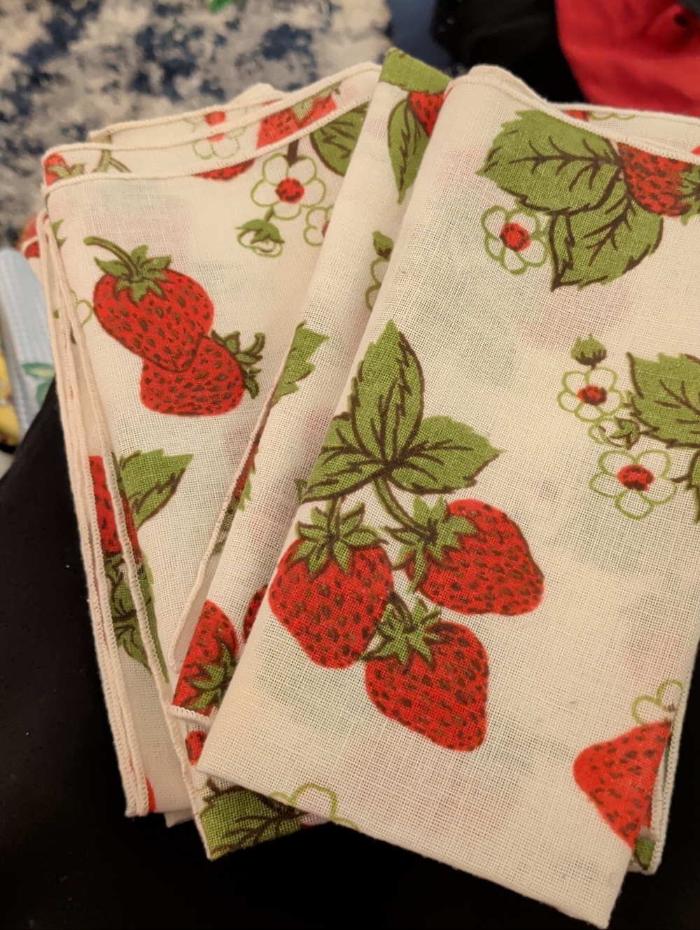 Vintage Retro Set Of 6 Tea Cloth Strawberry Print Cotton Napkins - Red & Green